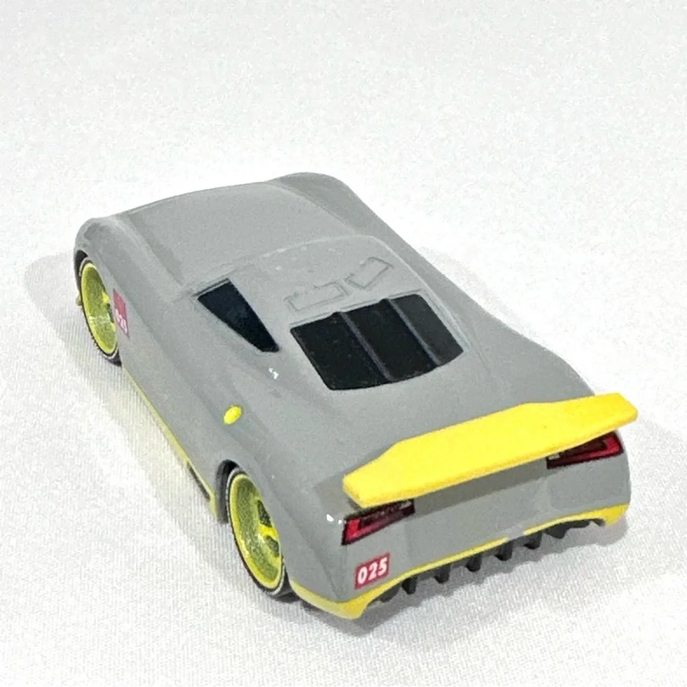 Disney Pixar Cars 3 Trainees Jae #94 & Ernesto #25 Die-cast Mattel